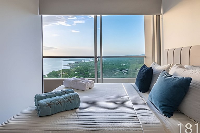 Hermoso Apartamento con Vista al Mar T1-182