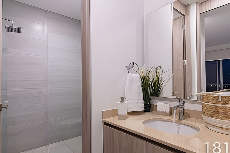 Hermoso Apartamento con Vista al Mar T1-182