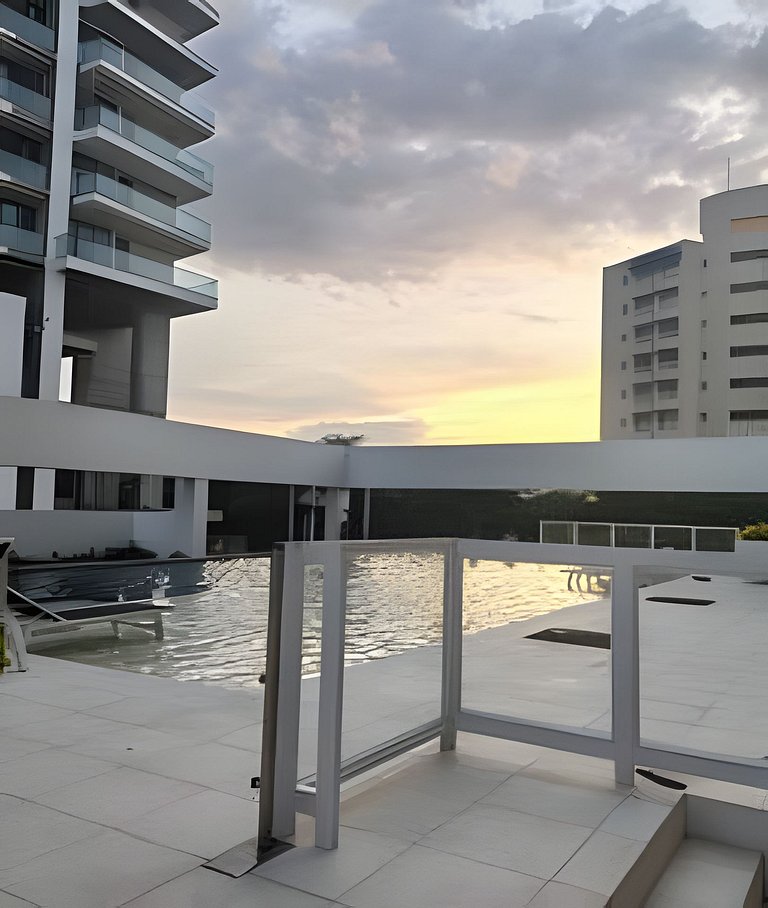 Bello y confortable Loft 150 Vista al Mar para 2