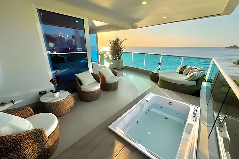 Espectacular Penthouse con Jacuzzi y Vista al Mar
