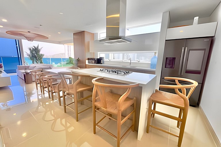 Espectacular Penthouse con Jacuzzi y Vista al Mar