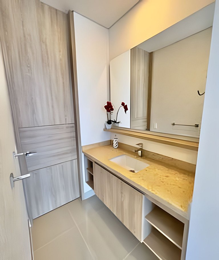 Espectacular Penthouse con Jacuzzi y Vista al Mar