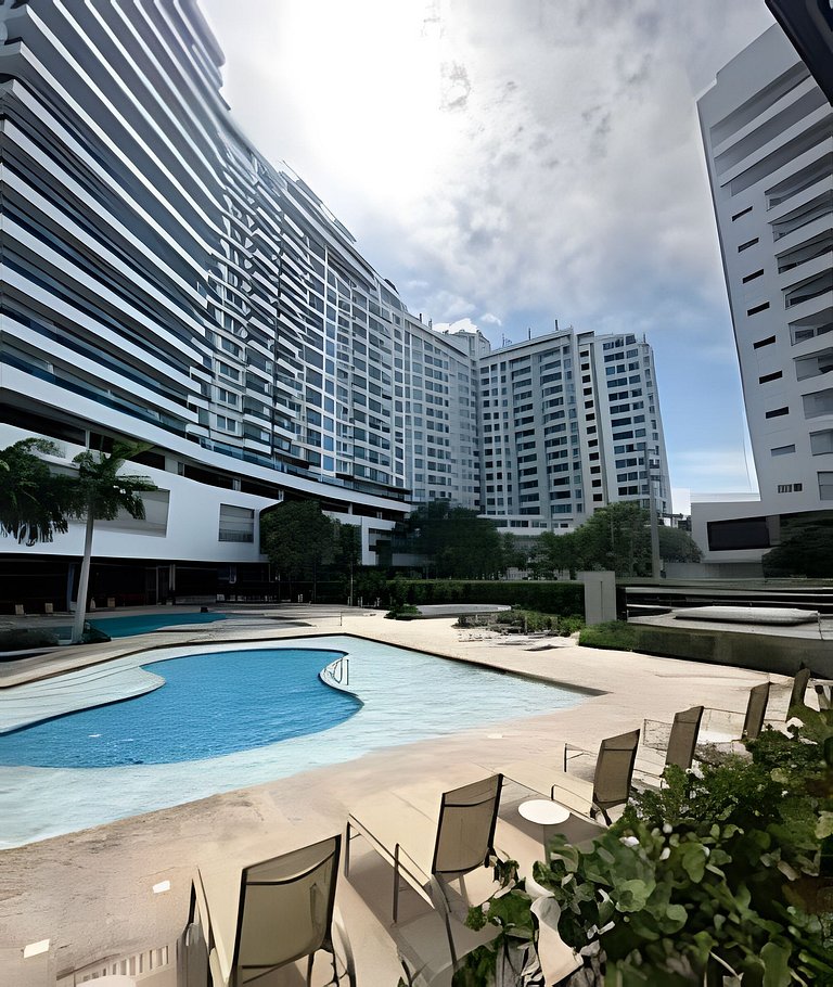 Espectacular Penthouse con Jacuzzi y Vista al Mar