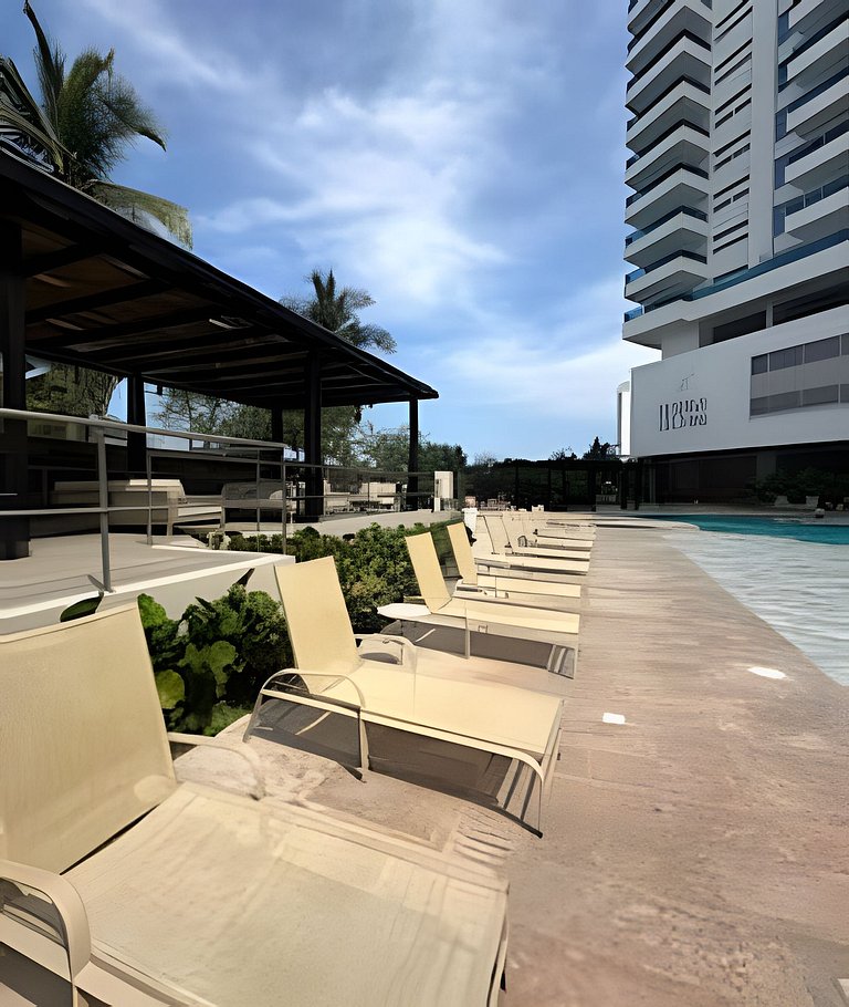 Espectacular Penthouse con Jacuzzi y Vista al Mar