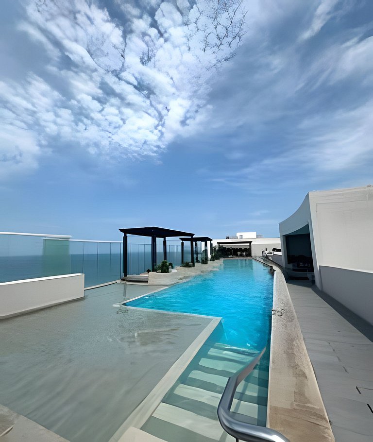 Espectacular Penthouse con Jacuzzi y Vista al Mar