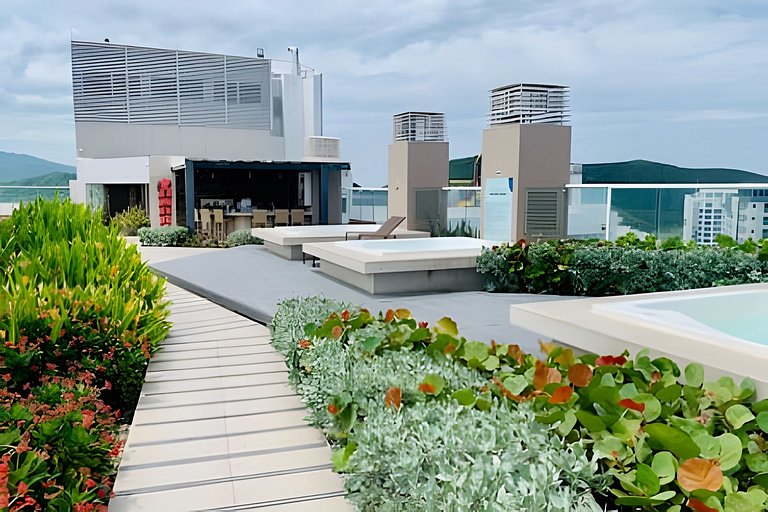 Espectacular Penthouse con Jacuzzi y Vista al Mar