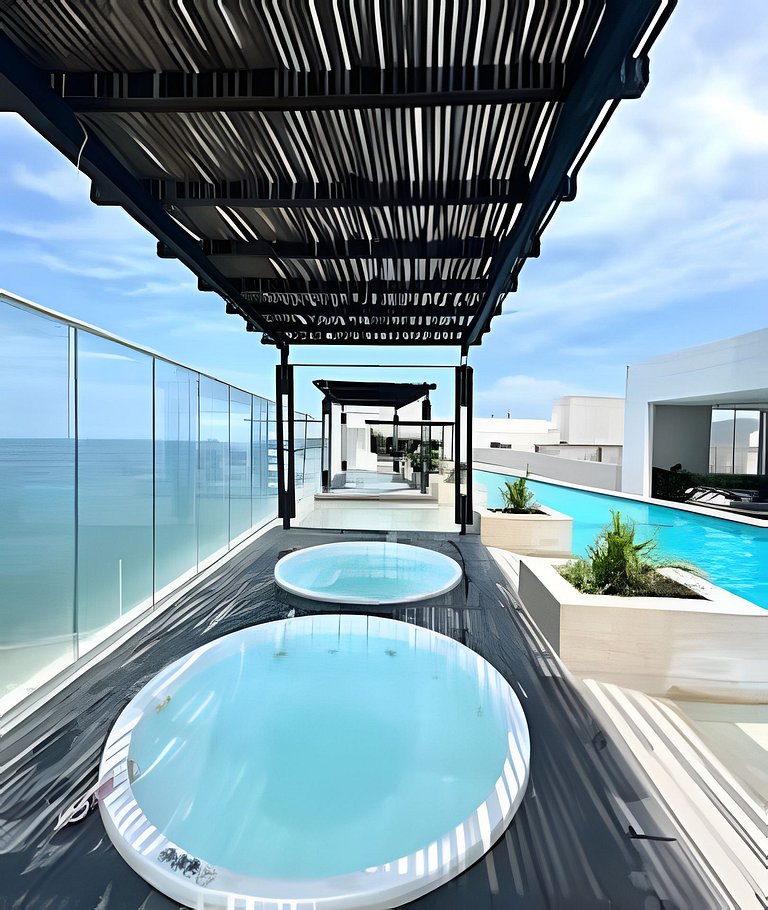 Espectacular Penthouse con Jacuzzi y Vista al Mar