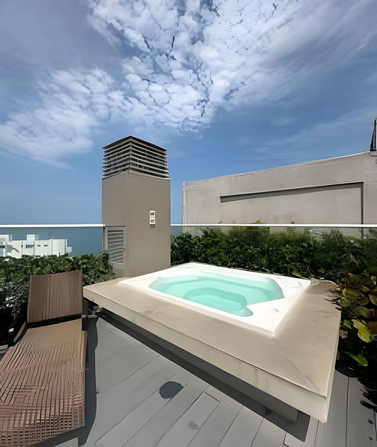 Espectacular Penthouse con Jacuzzi y Vista al Mar