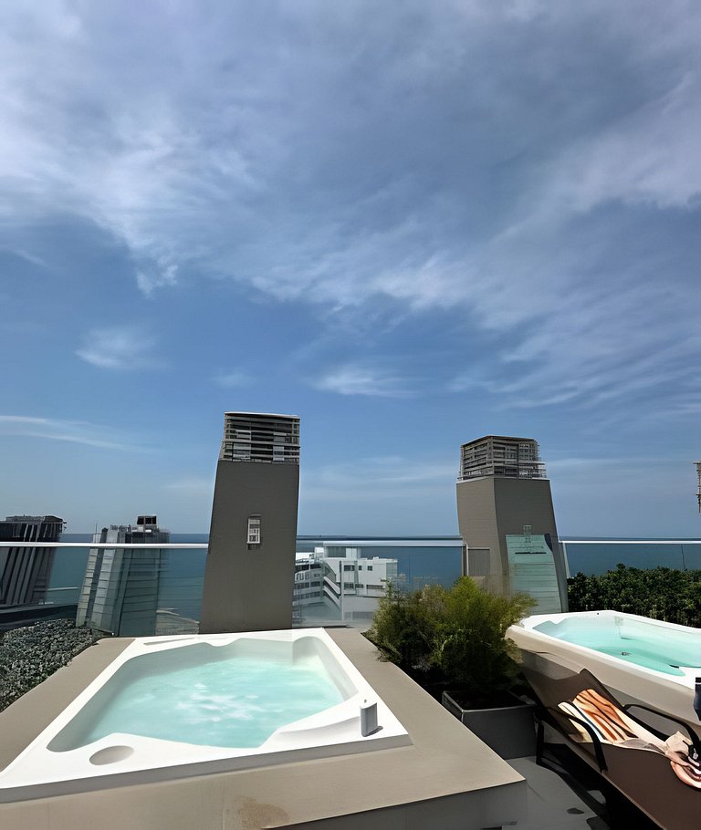 Espectacular Penthouse con Jacuzzi y Vista al Mar