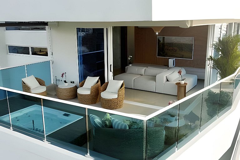 Espectacular Penthouse con Jacuzzi y Vista al Mar