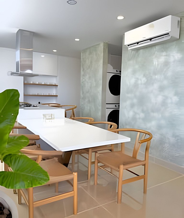 Espectacular Penthouse con Jacuzzi y Vista al Mar