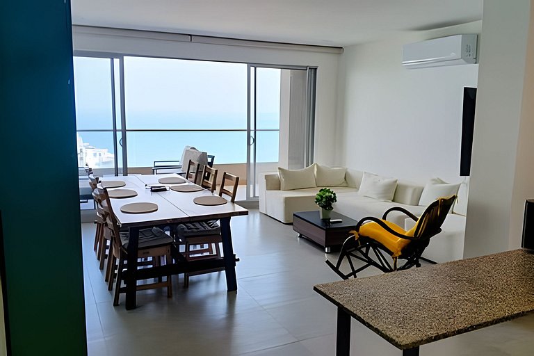 Amplio y bello Apartamento con Vista al Mar T2-158