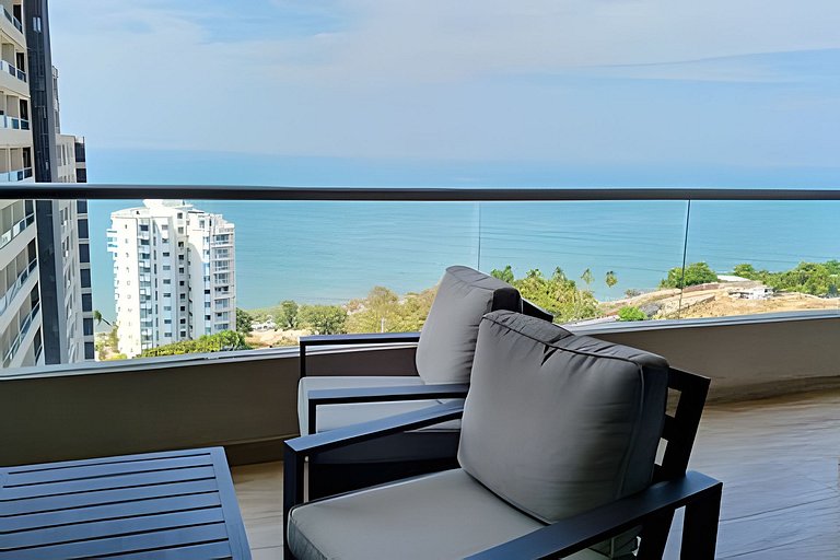 Amplio y bello Apartamento con Vista al Mar T2-158